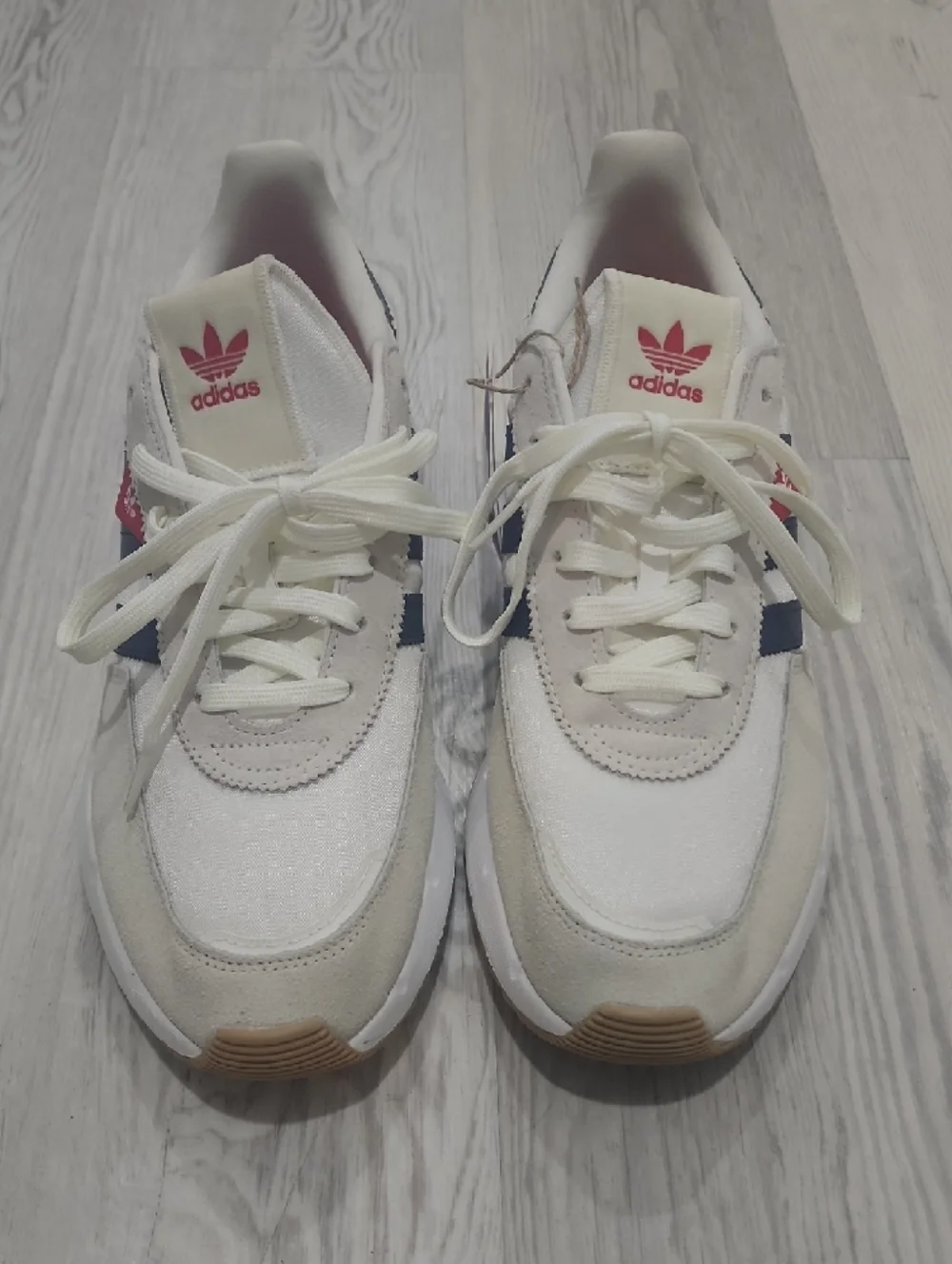 NWT adidas Men's White Navy Red‎ Retro-Inspired Running Sneakers